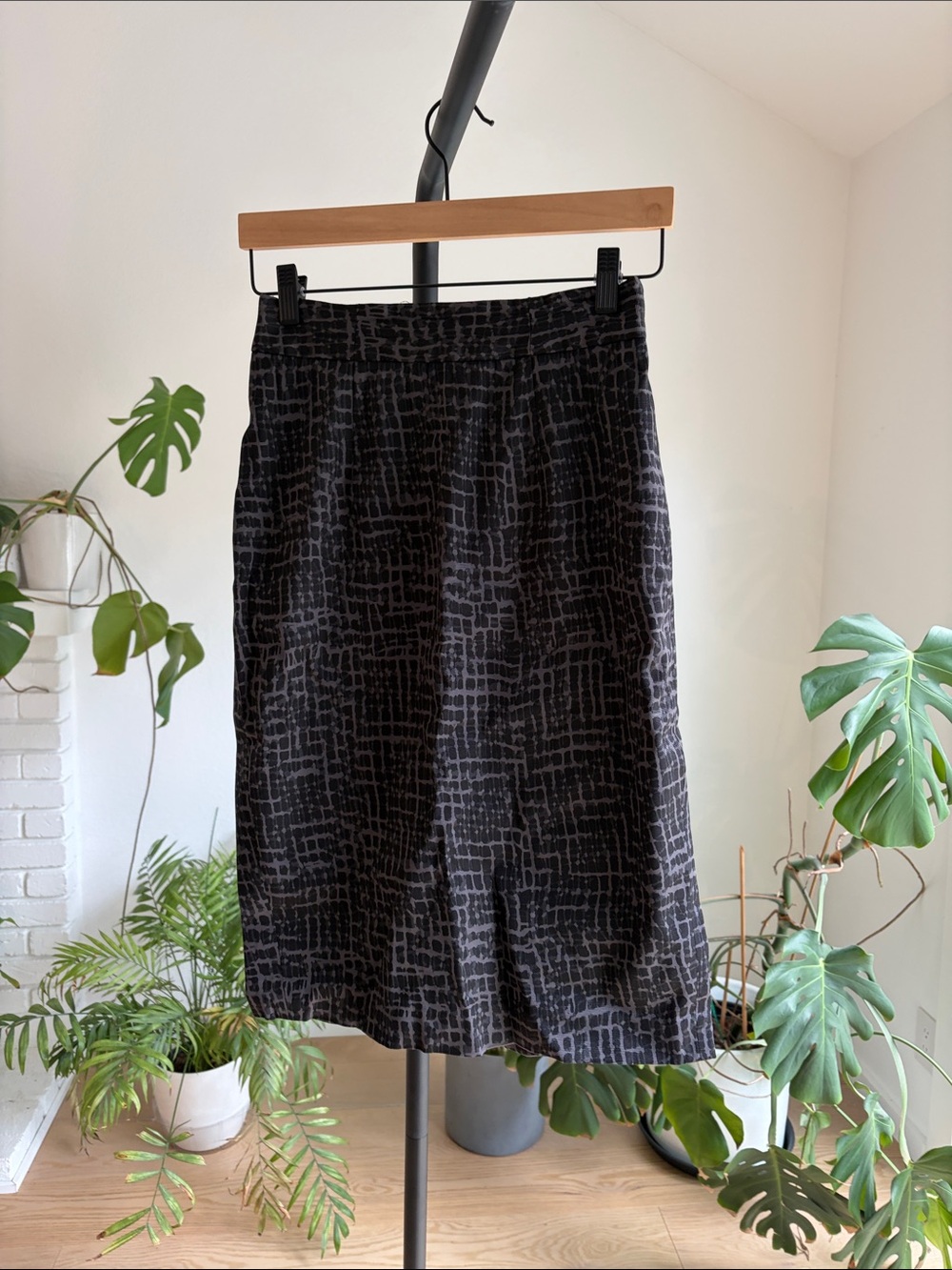 Ann Taylor Loft Black & Gray Pencil Skirt – Slimming & Chic